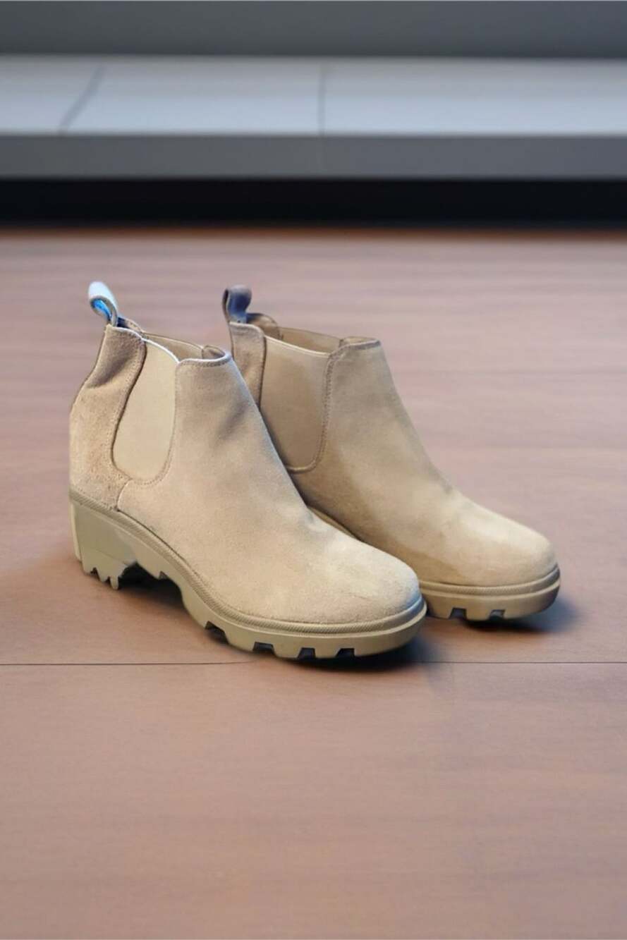 Steve Madden Hadlee Tan Suede Lug Sole Chelsea Booties Womens Size 9 Platform